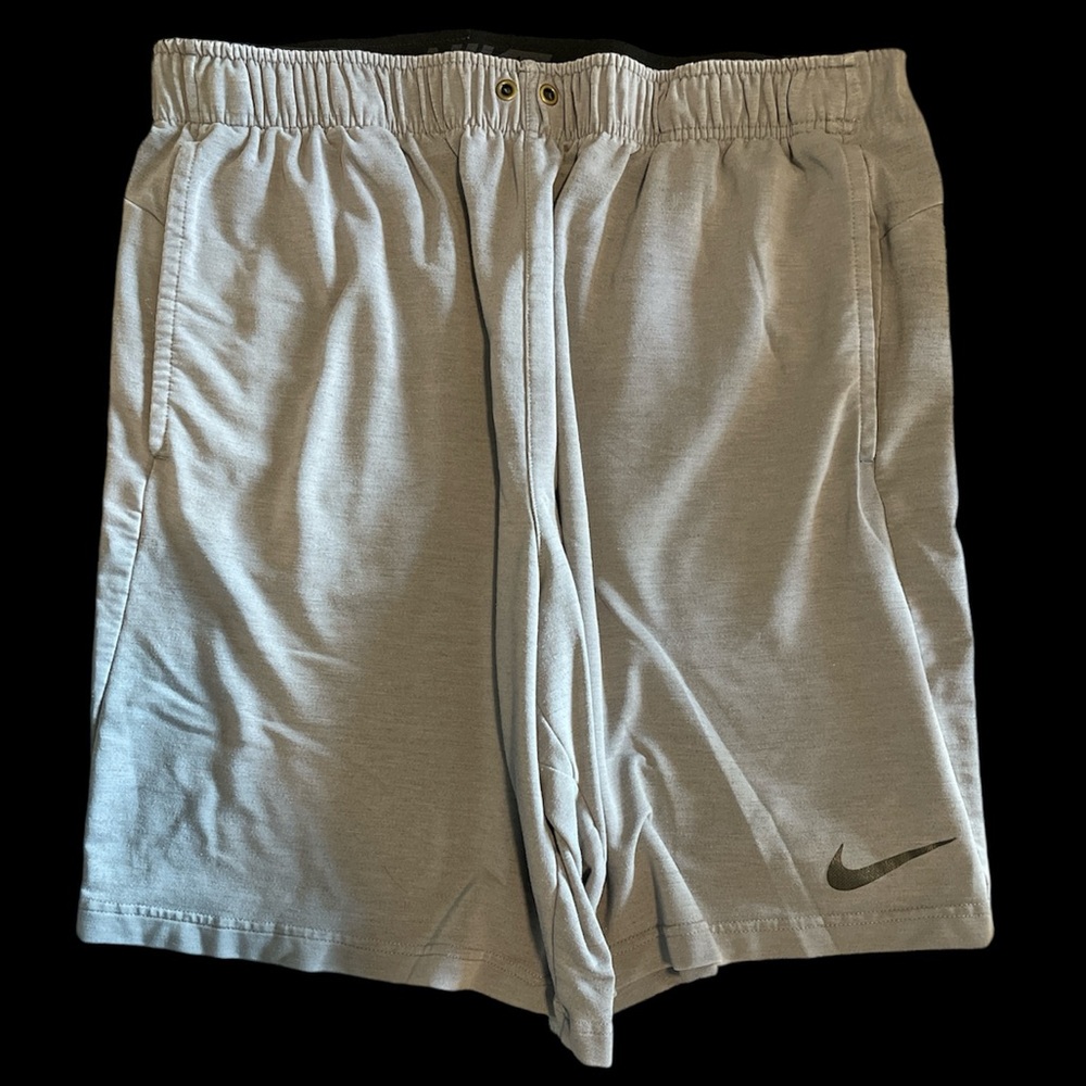 Nike Dri Fit Men Shorts - Picture 2 of 3
